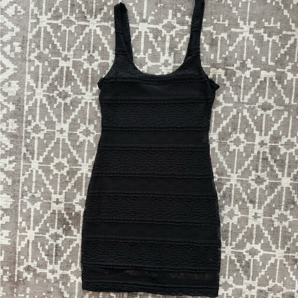 Sparkle&Fade Black Lace Spaghetti Strap Scoop Neck Scoop Back Fitted Dress small